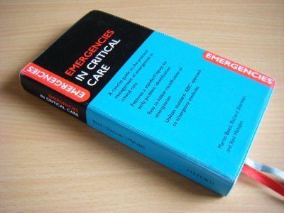 Tweedehands boek: Emergencies in Critical Care van auteur Beed, Martin  ; Richard Sherman; Ravi Mahajan - Engelse editie. In goede staat, twee leeslinten.