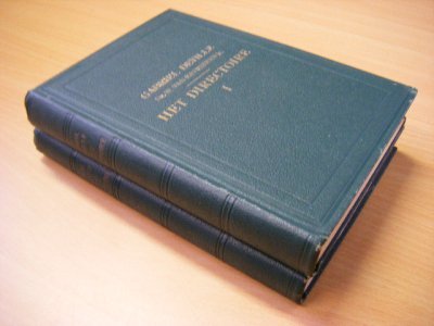 Tweedehands boek: Het Directoire I en II (Twee delen) Gechiedenis van de Fransche Revolutie van Thermidor tot den staatsgreep van Bonaparte van auteur Deville, Gabriel; Dr. W. van Ravesteyn Jr. (bew.) - Twee in zeer goede staat verkerende delen. Complete set! Goed in de band, en zonder de voor deze ouderdom vaak voorkomende bruine vlekjes. Voorin is iets geschreven dat op een signatuur lijkt. Een prachtige set. 