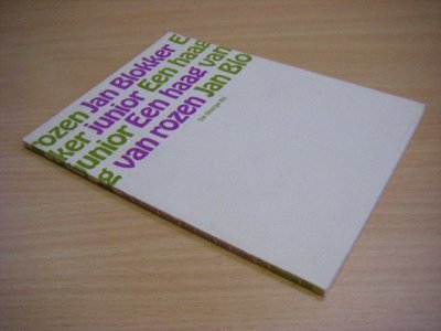 Tweedehands boek: Een haag van rozen van auteur  Blokker (Jr.), J.A. - dunne paperback, in zeer goede staat.