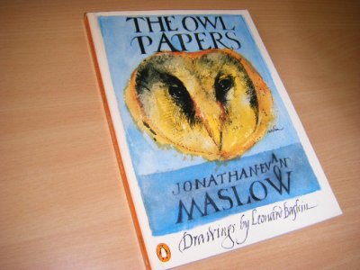 Tweedehands boek: Owl Papers van auteur Maslow, Jonathan Evan  - Paperback, Engels, in goede staat. 