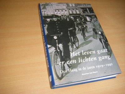 Boek met de titel: Het leven gaat er een lichten gang. 