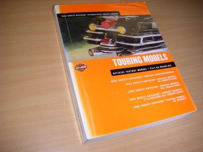Tweedehands boek: 2002 Harley-Davidson Internatioal Owner's Manual. van auteur Harley Davidson Motor Company - Dikke paperback. In het Engels 