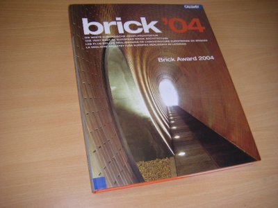 Tweedehands boek: Brick '04 van auteur Christel Kapitzki - N.B. Text in Duits en Engels. Over baksteenconstructies. Gebonden met stofomslag, in zeer goede staat. Geillustreerd. 