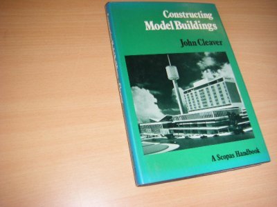 Tweedehands boek: Constructing Model Buildings van auteur Cleaver, John  - Engelstalig!. Gebonden met omslag. Boek ziet er netjes uit, maar ruikt wat muf.
