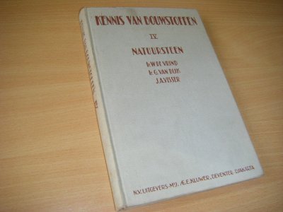 Tweedehands boek: Kennis van bouwstoffen IV Natuursteen. van auteur Vrind, Ir. W. de , Ir. G. van Dijk, J.A.Visser - Gebonden boek. Netjes en goed in de band