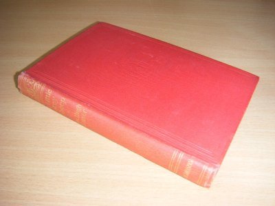 Tweedehands boek: A little grey sheep van auteur Fraser, Mrs. Hugh - Vroege Engelse uitgave van dit boek. Goudbelettering op de rug, 16 x 11 cm., in zeer goede staat. Naam gecentreerd op voorste schutblad.