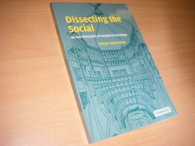 Boek met de titel: Dissecting the Social