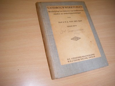 Boek met de titel: Landbouwwerktuigen. Beschrijving ten behoeve van landbouwers, smeden en onderwijsinrichtingen