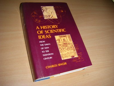 Tweedehands boek: A History of Scientific Ideas van auteur Singer, Charles  - Bovensnee heeft wat stofgeralteerde vlekjes. Gebomnden met stofomslag, in zeer goede staat. Let op: de tekst is in het Engels.