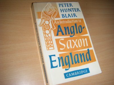 Tweedehands boek: An Introduction to Anglo-Saxon England van auteur Blair,  Peter Hunter - Geplastificeerd, exlibris voorin, in goede staat. In het Engels. 
