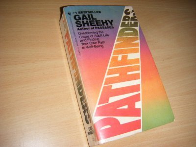 Tweedehands boek: Pathfinders van auteur Sheehy, Gail  - Dikke paperback, in het Engels. In goede staat. 
