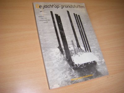 Tweedehands boek: De jacht op grondstoffen.  van auteur Tanzer, Michael  - dunne paperback, in goede staat. 