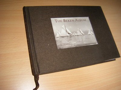 Tweedehands boek: The Beken Album van auteur Collier, William; Beken of Cowes Ltd - Het Beken Album met Engelse tekst! Als nieuw.