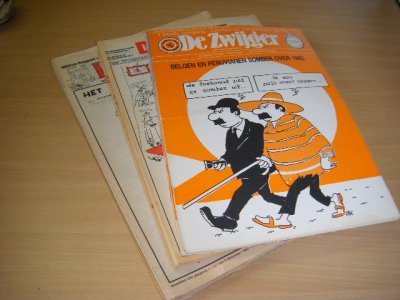 Tweedehands boek: De Zwijger [Satirisch WEEKBLAD] van auteur Anthierens, Johan; Hilde Geens, Jaak Moeraert, Raf Sauviller, Jan Hertoghs, en vele andere medewerkers - Formaten verschillen iets, maar zijn globaal plm 50x30 cm. De tijdschriften zijn in goede tot zeer goede staat. Een prachtcollectie!