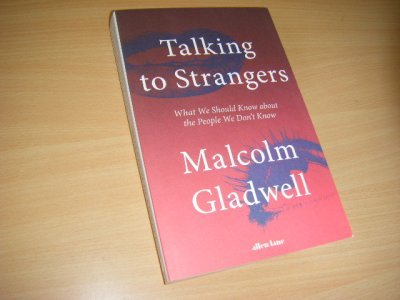 Boek met de titel: Talking to Strangers