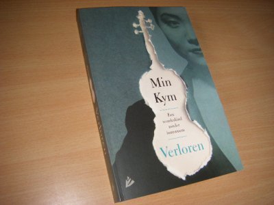 Tweedehands boek: Verloren. Een wonderkind zonder instrument  van auteur Min Kym - Paperback, in nieuwstaat