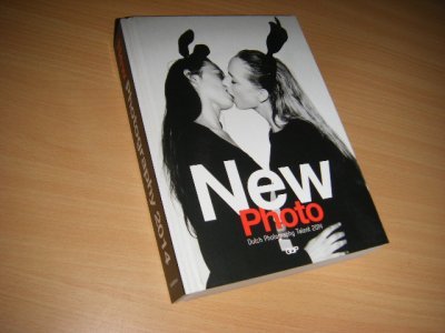 Tweedehands boek: New Photo van auteur Mensink, Peter Bas - Hardcover, in nieuwstaat.