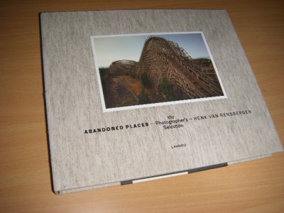 Tweedehands boek: Abandoned Places. The Photographers Selection van auteur Rensbergen, Henk Van - Linnengebonden oblong editie. 25,5 x 30,5 cm. In nieuwstaat.