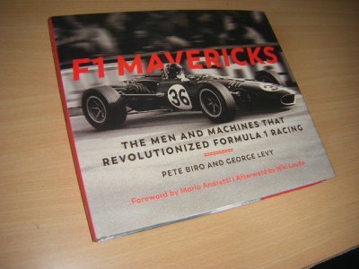 Boek met de titel: F1 Mavericks