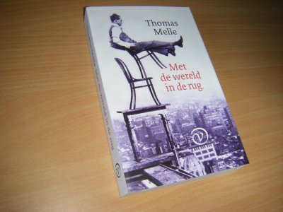 Boek met de titel: Met de wereld in de rug