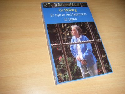 Tweedehands boek: Er zijn te veel Japanners in Japan van auteur Cri Stellweg - Paperback, in zeer goede staat.