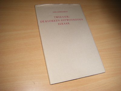 Boek met de titel: Twee uur. De klokken antwoordden elkaar