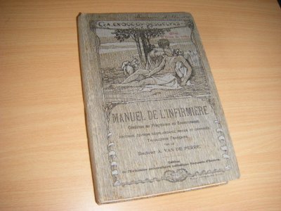 Boek met de titel: Manuel de l'infirmiere redige conformement au Programme du Gouvernement Belge