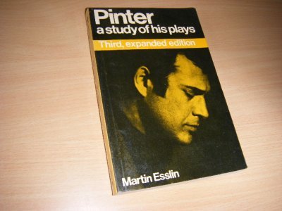 Tweedehands boek: Pinter van auteur Esslin, Martin  - Engelstalige paperback, naam voorin, wat kantlijnstrepen en hier en daar enkele opmerkingen.