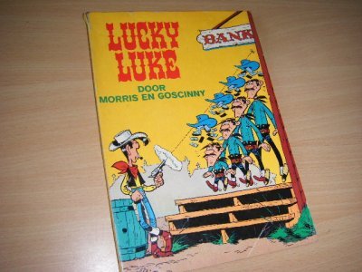 Tweedehands boek: Lucky Luke De rechter [en] de Daltons breken uit van auteur Morris en Goscinny - Paperback, 24 x 17 cm. Rug bovenkant ingescheurd (2 cm.), voor het overige in goede staat.  