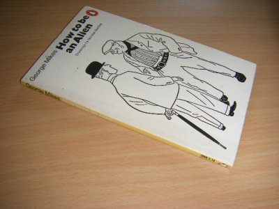 Boek met de titel: How to be an Alien