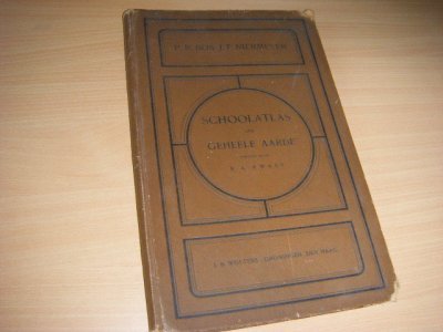 Tweedehands boek: Schoolatlas der geheele aarde [28e druk] van auteur Bos-Niermeyer, herzien door B.A. Kwast - Hoeken band zijn beschadigd, kaarten achteraan ook iets. Het is compleet, maar zonder index
