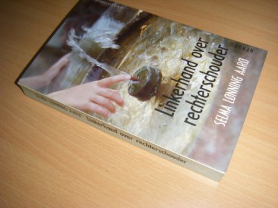 Boek met de titel: Linkerhand over rechterschouder