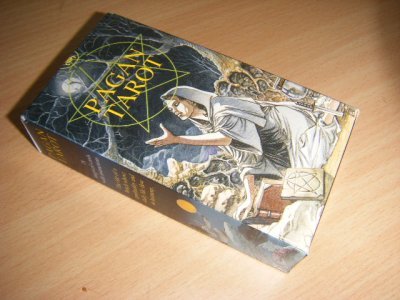 Tweedehands boek: Pagan Tarot van auteur Gina M. Pace - Complete set, in zeer goede staat