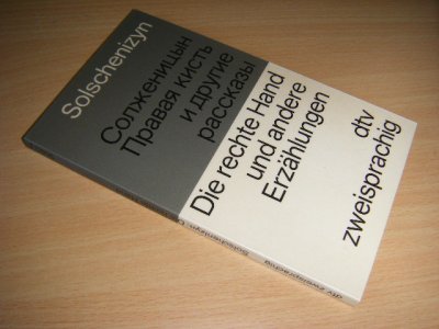 Boek met de titel: Die rechte Hand und andere Erzahlungen - Александр Исаевич Солженицын  [tweetalig: Russisch (links), Duits]