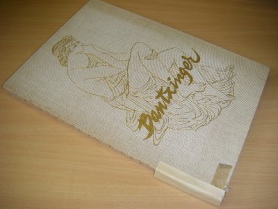 Tweedehands boek: Tekenaar [portfolio 57 paginagrote tekeningen in map]  van auteur Bantzinger, C.A.B. - De tekeningen zijn netjes en compleet, de linnen map is op de linker benedenhoek beschadigd en van een loslatende plakker voorzien. 