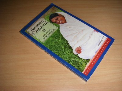 Boek met de titel: Awaken Children, vol. VIII. Dialogues with Ammachi.