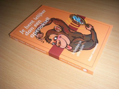 Boek met de titel: Je bent lelijker dan een apenoksel! Schelden in alle talen