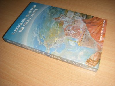 Boek met de titel: Varnasrama manifesto for Social Sanity