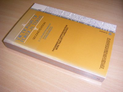Tweedehands boek: Dictionary of Foreign Terms van auteur Mawson, Christopher Orlando Sylvester ; Charles Berlitz (revis., updt.) - Paperback, in zeer goede staat