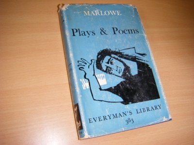 Tweedehands boek: Plays and Poems van auteur Marlowe, Christopher - Engelse uitgave, gebonden met matige en versleten omslag. Tussen de tekst zijn af en toe op bescheiden wijze wat potloodaantekeningen gemaakt. 