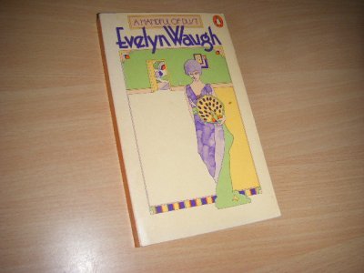 Tweedehands boek: A handful of dust van auteur Waugh, Evelyn - Engelse paperback, in goede staat. Naam voorin en enkele kleine aantekeningen (verbeteringen) in het boek. 