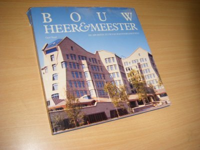 Tweedehands boek: Bouwheer en meester van auteur Staal, Gert  - Linnengebonden in zeer goede staat, met beschadigde stofomslag. 