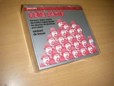 Tweedehands boek: Erik Satie the early piano works van auteur Reinbert de Leeuw - Drie CDs in cassette, in zeer goede staat