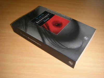 Boek met de titel: Borstendraagster