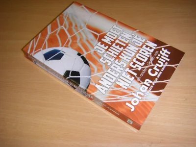 Boek met de titel: Je moet schieten, anders kun je niet scoren