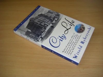 Tweedehands boek: City Life van auteur Witold Rybczynski  - Paperback, Engels, in goede staat