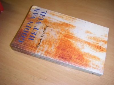 Boek met de titel: Godin van het vuil