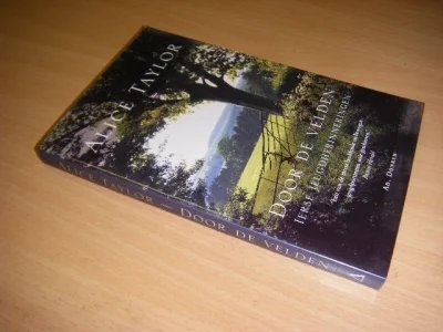 Boek met de titel: Door de velden