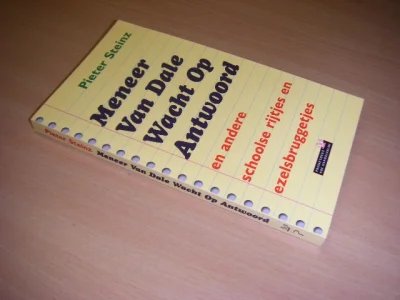 Boek met de titel: Meneer Van Dale wacht op antwoord