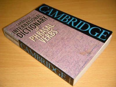 Tweedehands boek: Cambridge International Dictionary of Phrasal Verbs van auteur Michael McCarthy (ed.) - Paperback, crease in spine, in good condition.